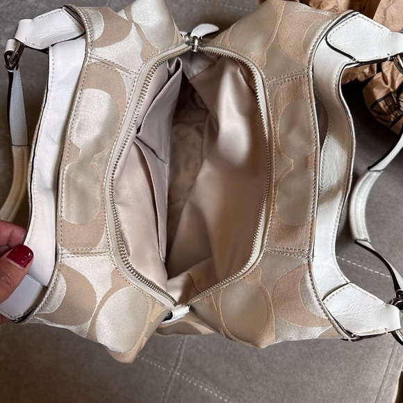 Coach Cream Shoulder Bag - Picture 7 of 16